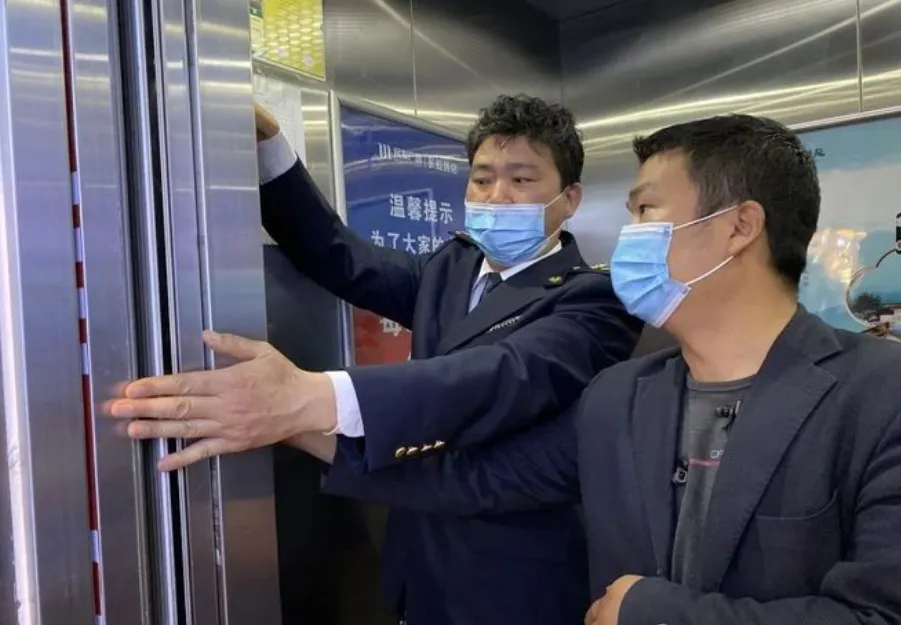 电梯安全管理员：能否解救被困乘客？